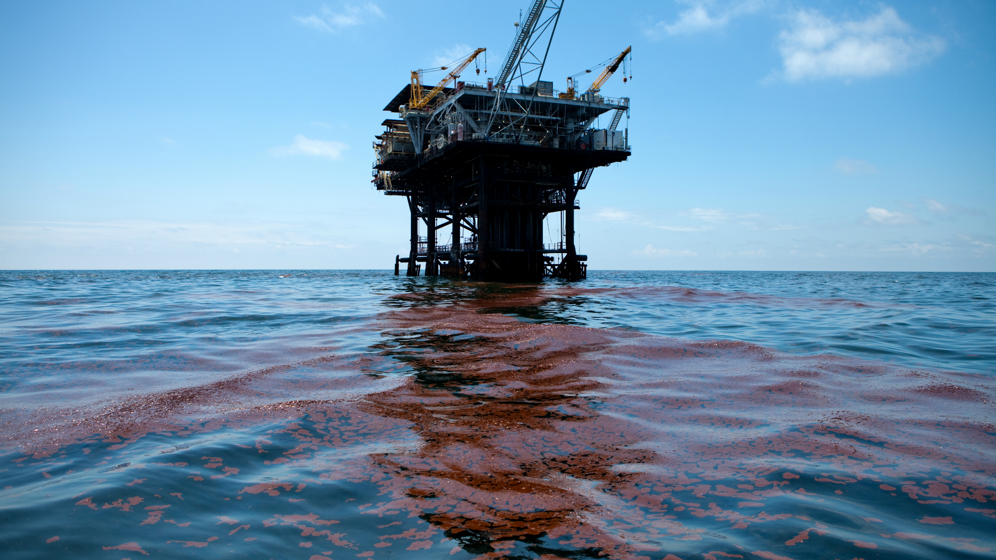 Экологические тихого океана. Нефтяное загрязнение мирового океана. Черное море загрязнено нефтепродуктами. Выбросы нефти в мировой океан. Загрязнение вод мирового океана нефтью.