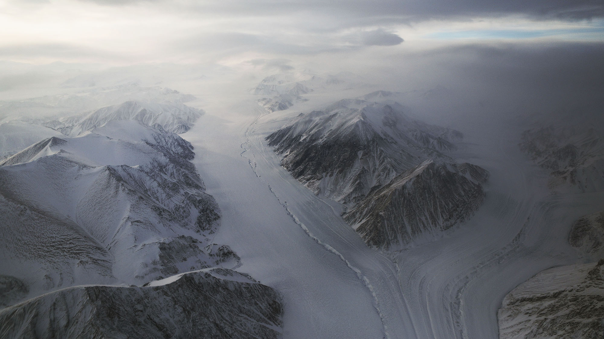 Длина реки гренландия. Остров Элсмир. Ледник Петермана. Горы Гренландии. Ледники Гренландии.