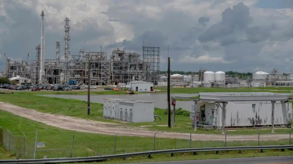 L'installation de Denka à Reserve, en Louisiane.  L'installation de néoprène est le seul endroit en Amérique à émettre le polluant chloroprène.